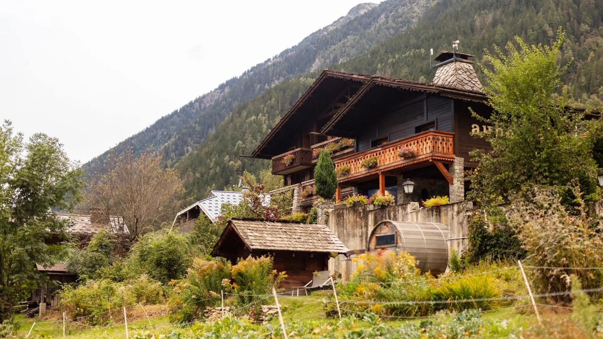 Séjourner près de l'Aiguille du Midi : 2 Hôtels Familiaux Comparés